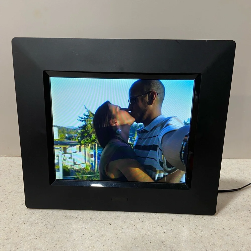 Digital photo frame